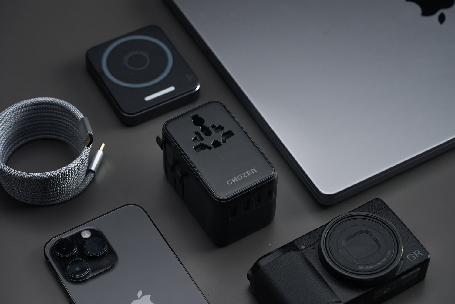 2025 萬國插頭怎麼挑?從快充到安全,這款最值得買