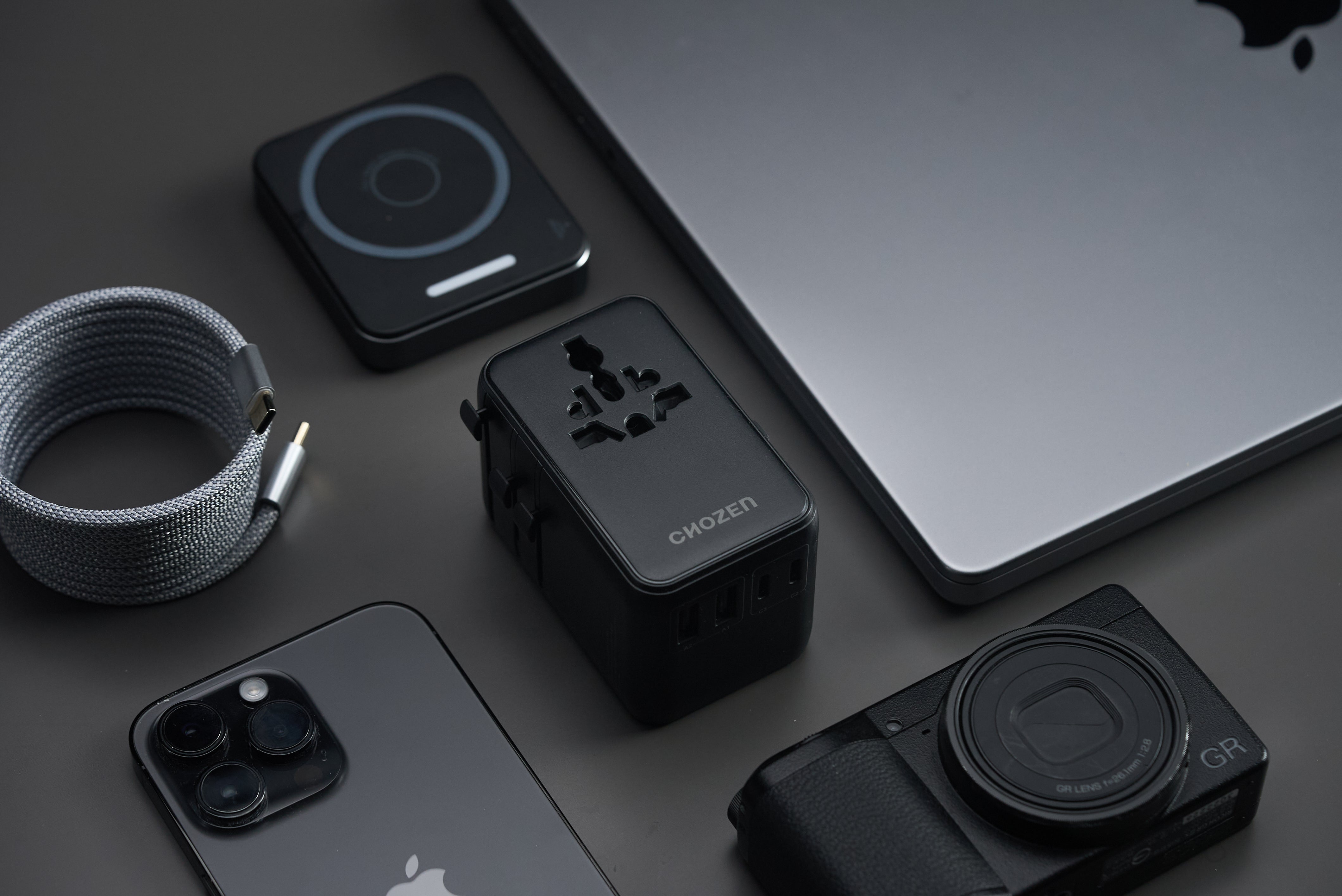 2025 萬國插頭怎麼挑?從快充到安全,這款最值得買